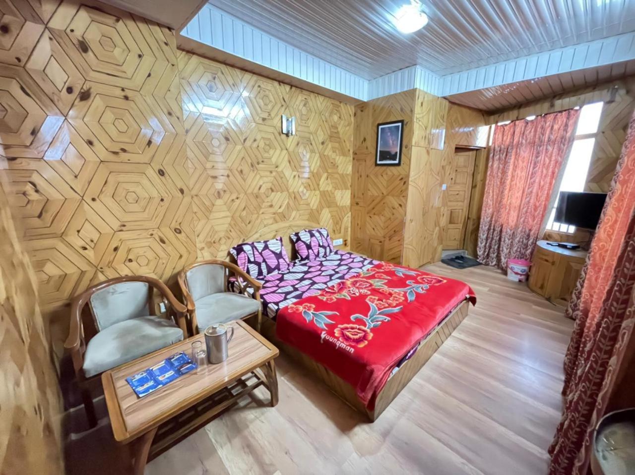 Hotel Snowflake ناركاندا المظهر الخارجي الصورة