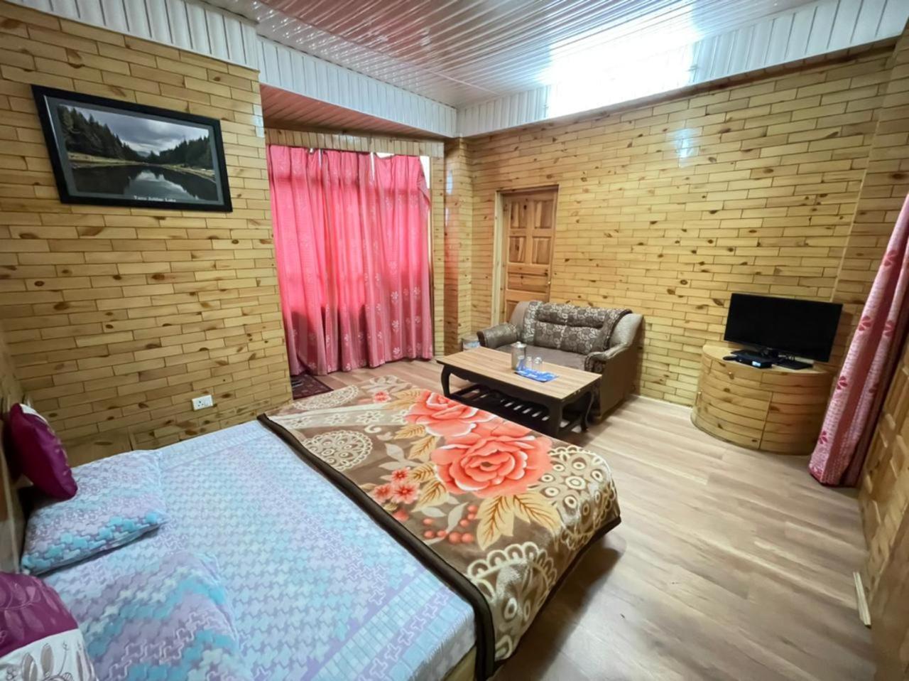 Hotel Snowflake ناركاندا المظهر الخارجي الصورة