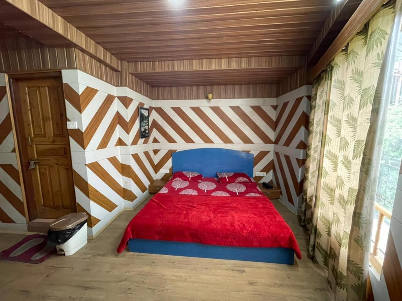 Hotel Snowflake ناركاندا الغرفة الصورة