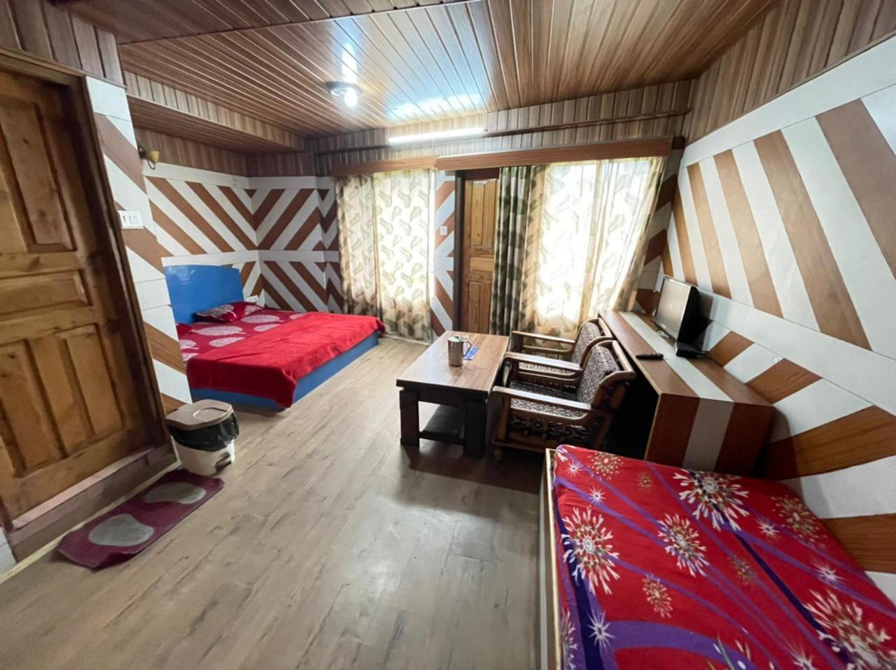 Hotel Snowflake ناركاندا الغرفة الصورة